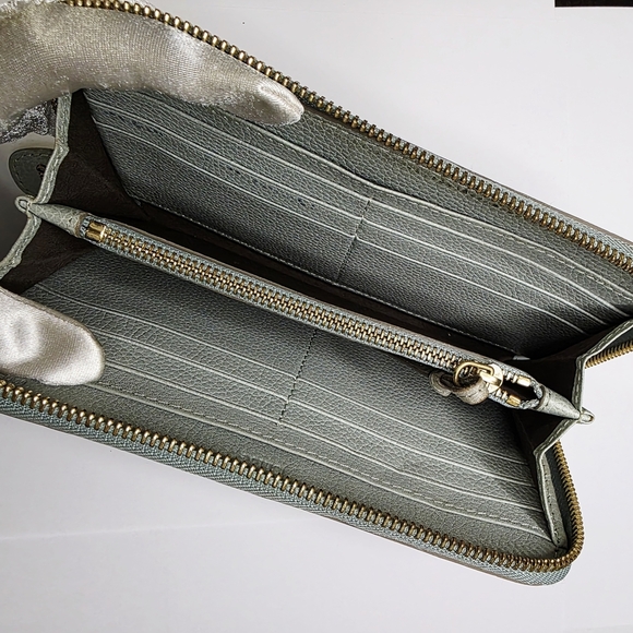 Chloe Long Wallet Zipper Around - Picture 9 of 11